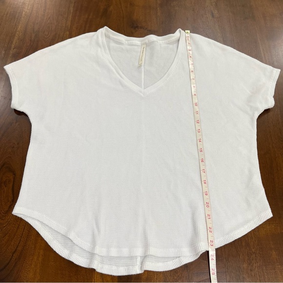 Aritzia The Group by Babaton Berry V Neck Waffle T-Shirt Size XS - Picture 8 of 8